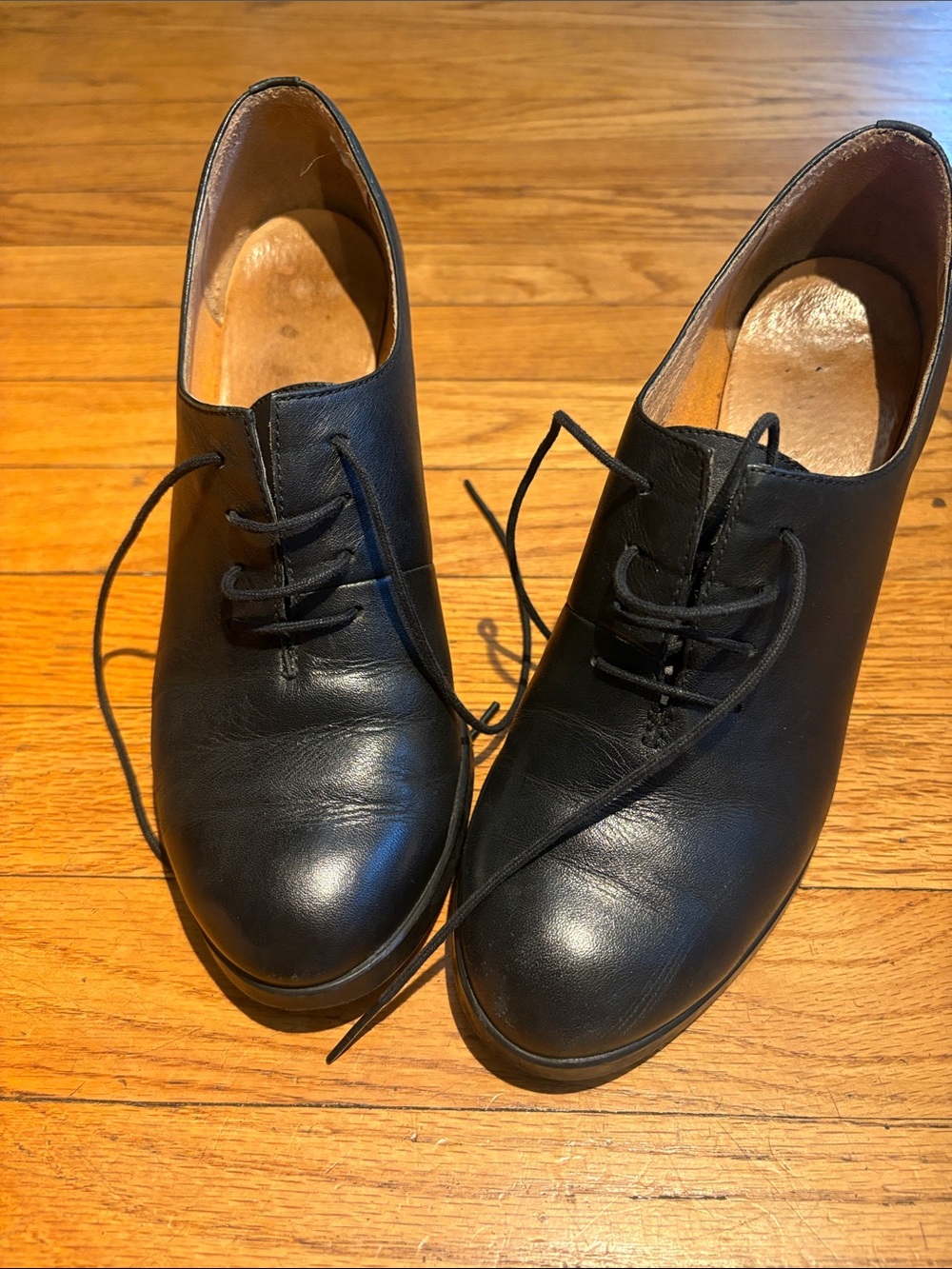 Camper Black Leather Lace-Up Heeled Oxfords